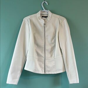 Chic white jacket